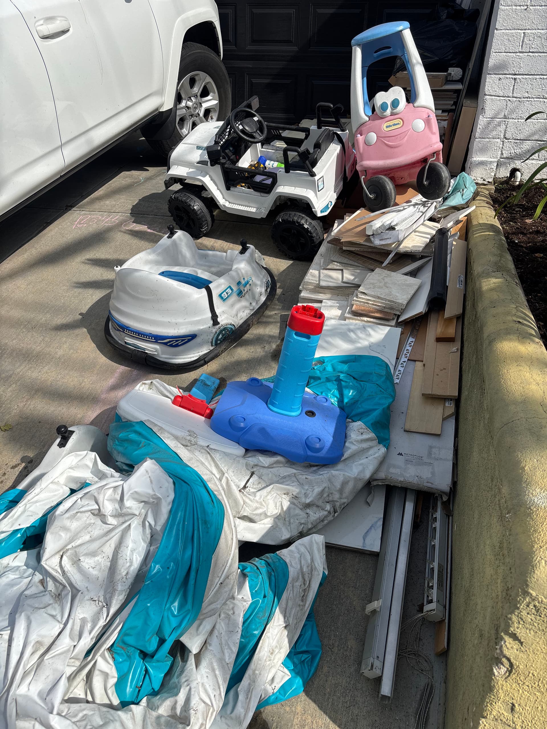 Driveway Cleanout Clears Years of Junk in Lakewood image