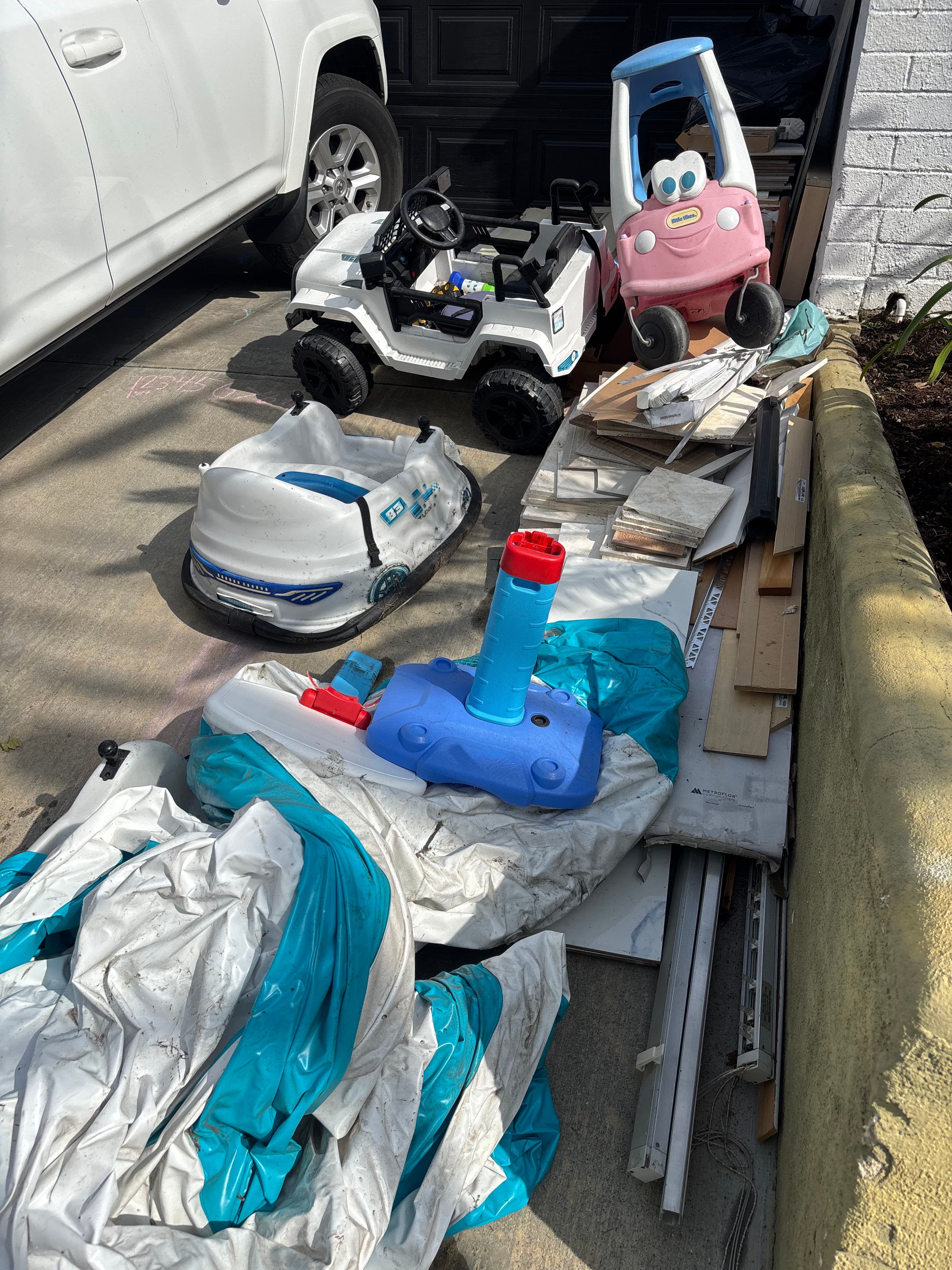 Project Driveway Cleanout Clears Years of Junk in Lakewood image
