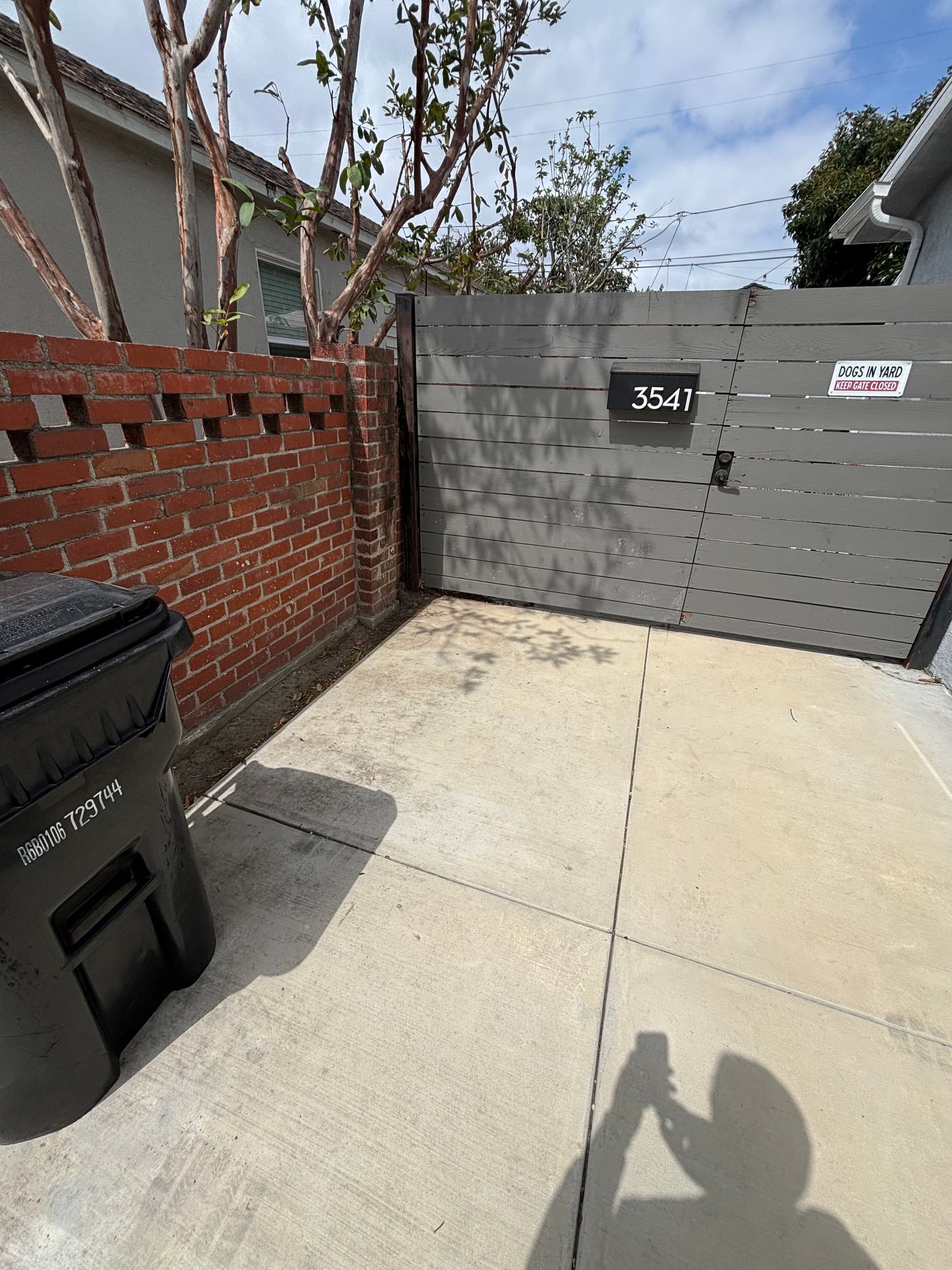 Gallery photos for Small Load Household Junk Removal in Los Angeles: Image #1